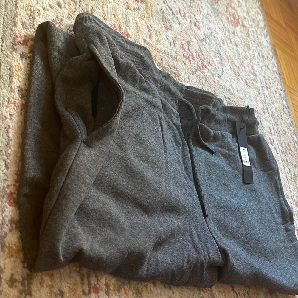 🔘 Gray Fleece Drawstring Joggers 🔘 - Picture 2 of 9